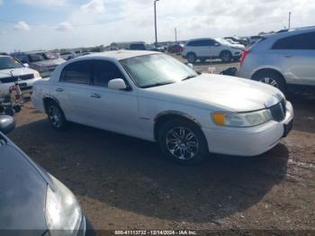  Salvage Lincoln Towncar