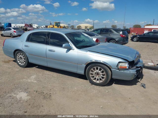  Salvage Lincoln Towncar