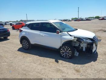 Salvage Nissan Kicks