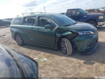  Salvage Toyota Sienna