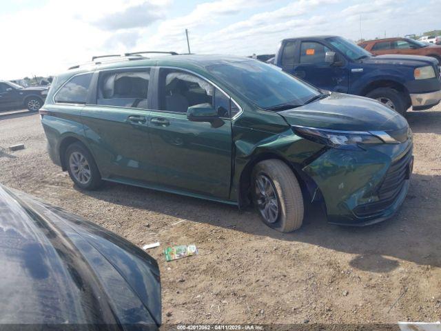  Salvage Toyota Sienna