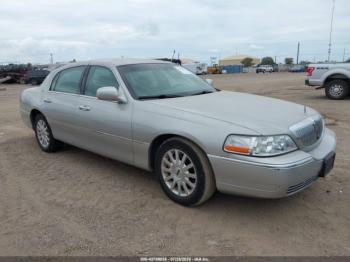  Salvage Lincoln Towncar