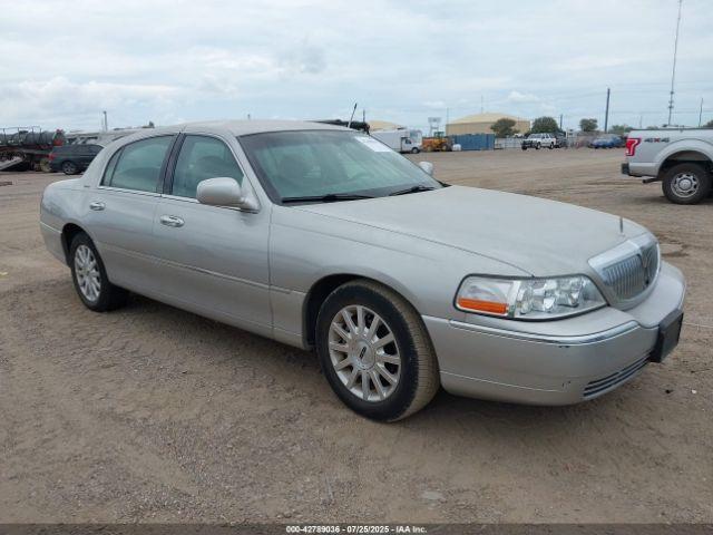  Salvage Lincoln Towncar