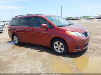  Salvage Toyota Sienna