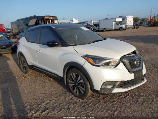  Salvage Nissan Kicks
