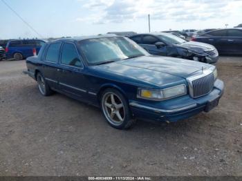  Salvage Lincoln Towncar