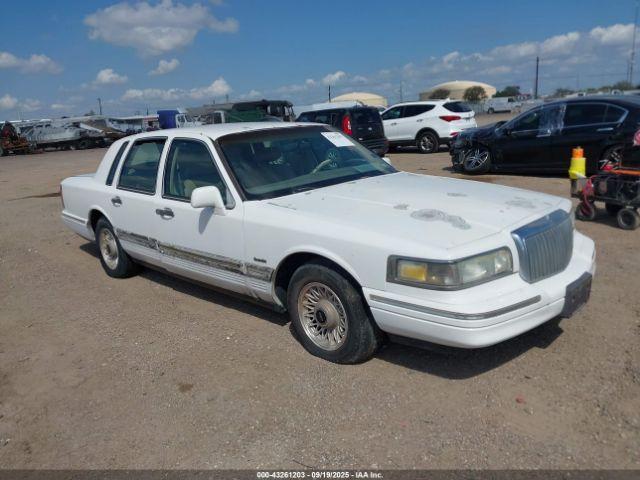  Salvage Lincoln Towncar