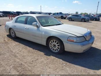  Salvage Lincoln Towncar