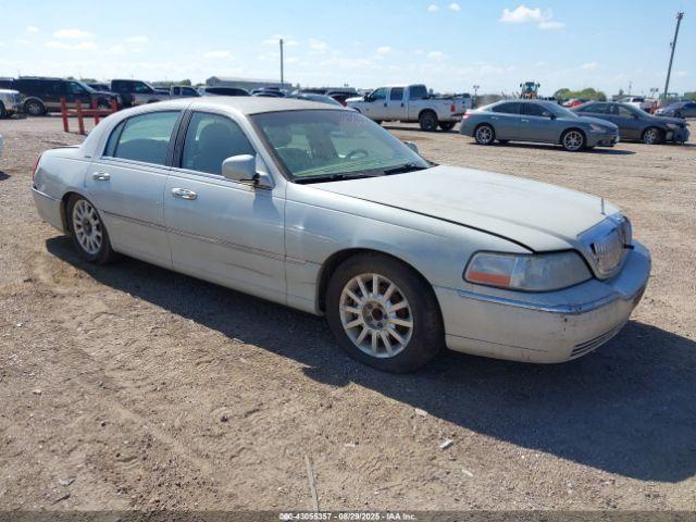  Salvage Lincoln Towncar