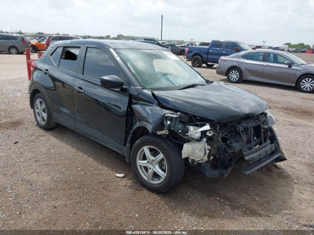  Salvage Nissan Kicks