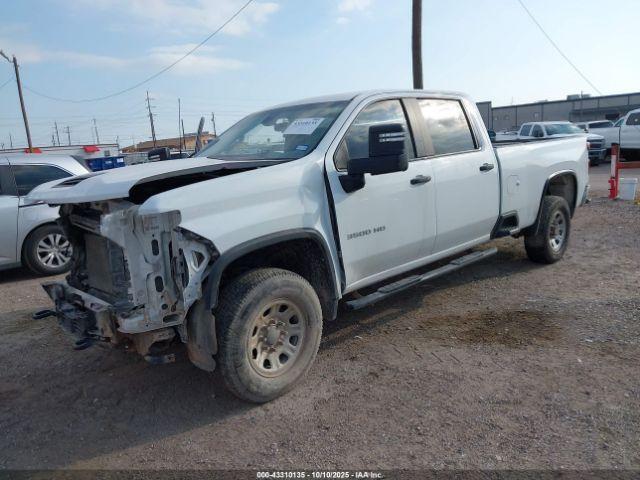 Chevrolet Silverado 3500 Image 4