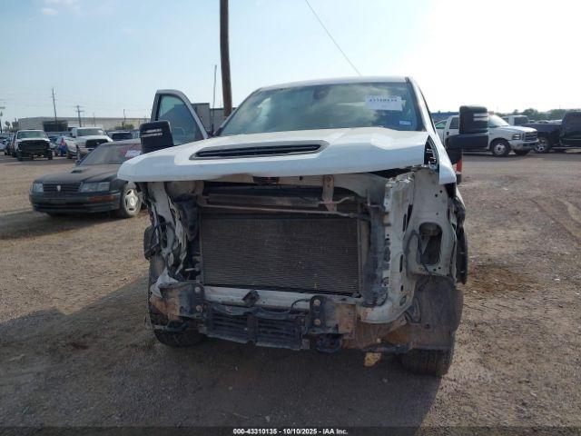 Chevrolet Silverado 3500 Image 9