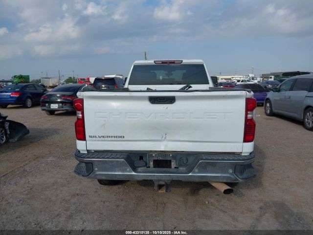 Chevrolet Silverado 3500 Image 14