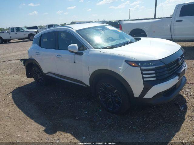  Salvage Nissan Kicks