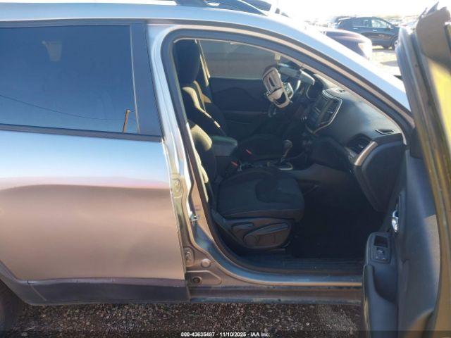 Jeep Cherokee Altitude Image 6