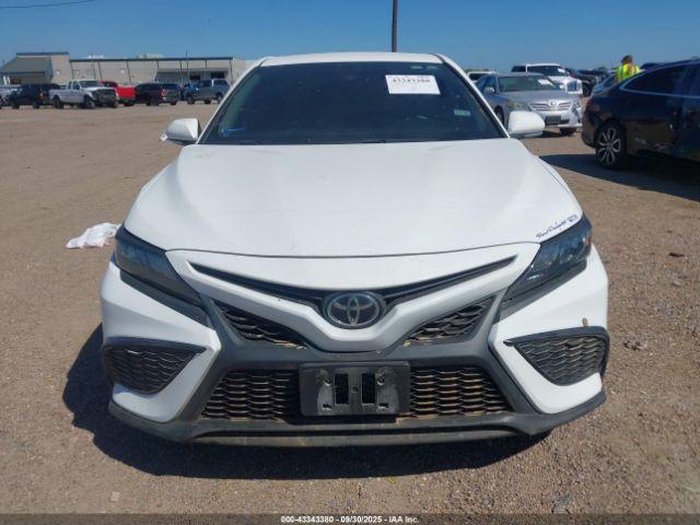 Toyota Camry Se Image 2