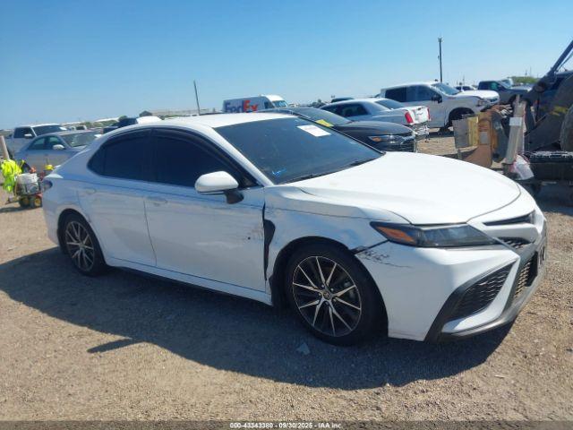 Toyota Camry Se Image 3