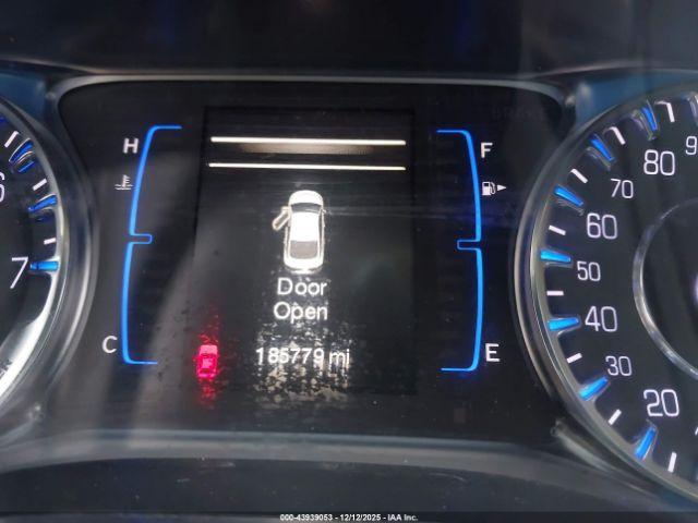 Chrysler 200 Lx Image 3