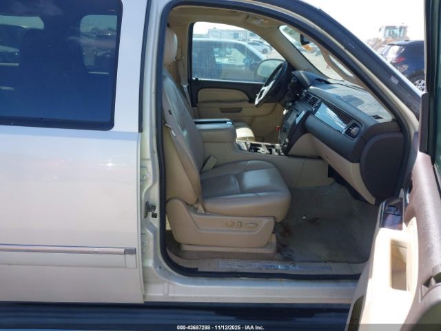 GMC Yukon Denali Image 7