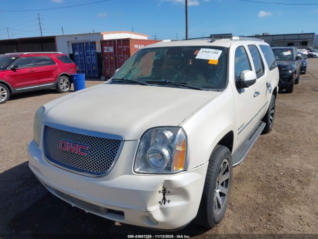 GMC Yukon Denali Image 3