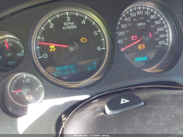 GMC Yukon Denali Image 16