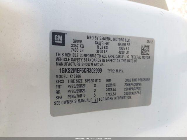 GMC Yukon Denali Image 11