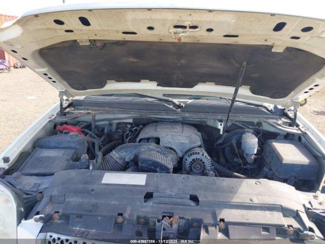 GMC Yukon Denali Image 5