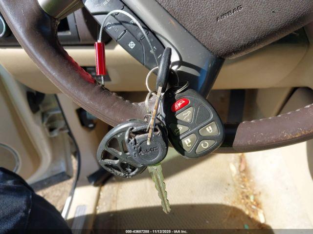 GMC Yukon Denali Image 6