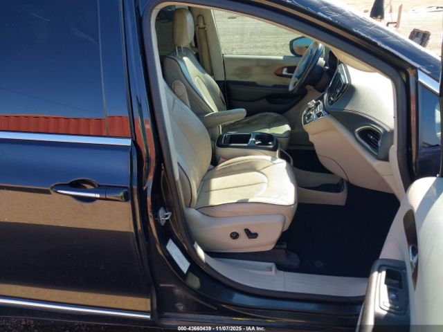 Chrysler Pacifica Limited Image 4