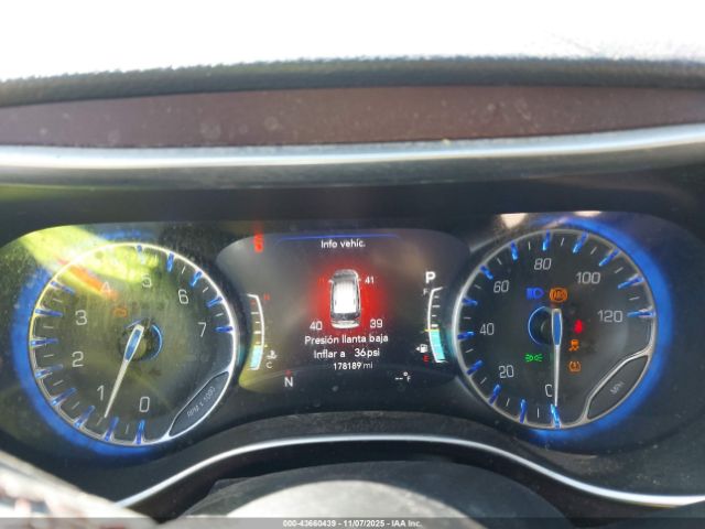 Chrysler Pacifica Limited Image 11