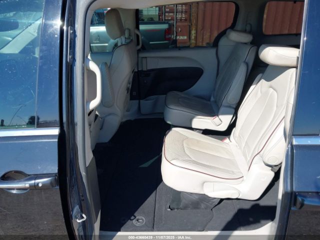 Chrysler Pacifica Limited Image 8