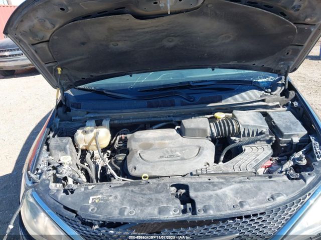 Chrysler Pacifica Limited Image 13