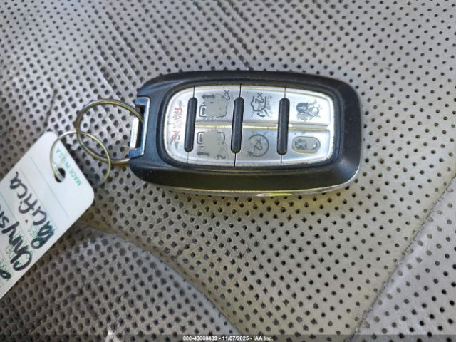 Chrysler Pacifica Limited Image 10