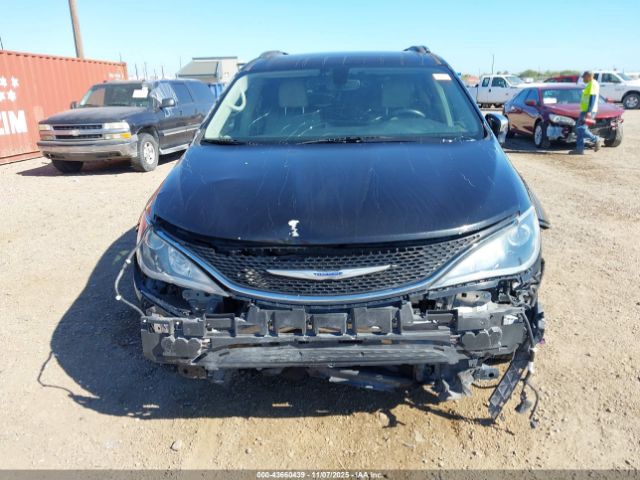 Chrysler Pacifica Limited Image 12