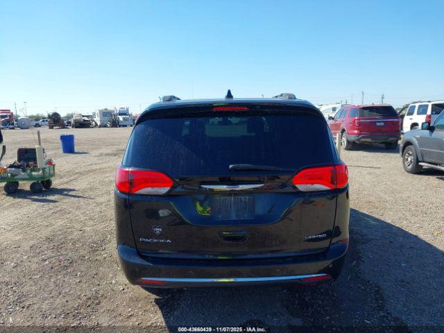 Chrysler Pacifica Limited Image 14