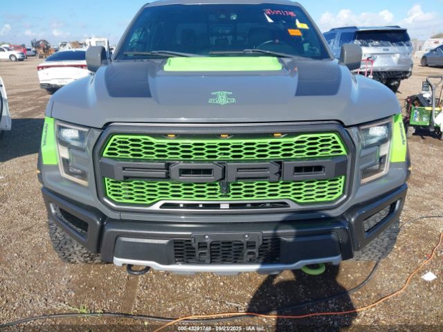 Ford F-150 Raptor Image 16