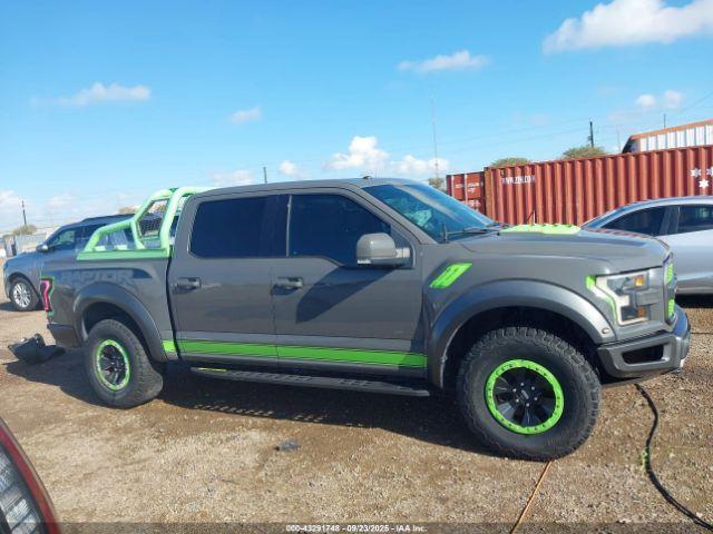 Ford F-150 Raptor Image 13