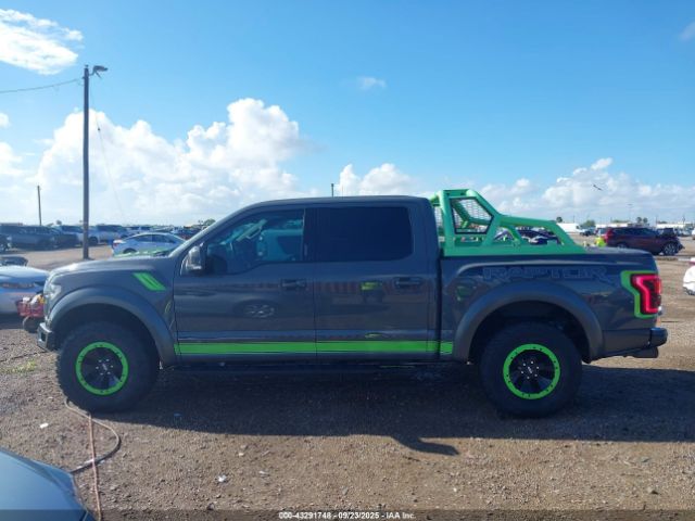 Ford F-150 Raptor Image 14