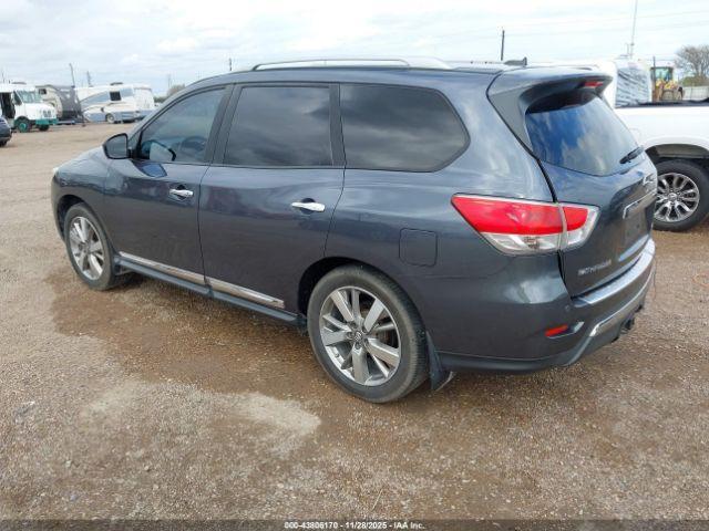 Nissan Pathfinder Platinum Image 3