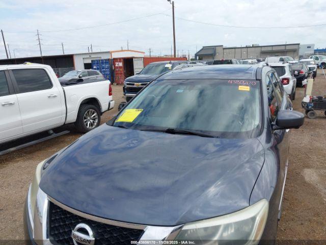 Nissan Pathfinder Platinum Image 2