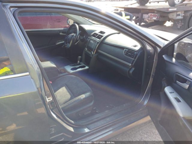 Toyota Camry Se Image 7