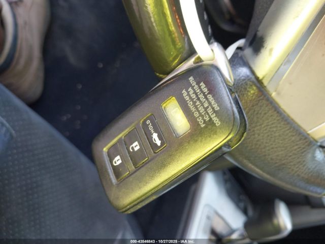 Toyota Camry Se Image 11