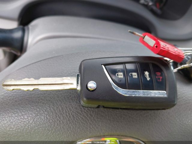 Toyota Corolla Le Image 8