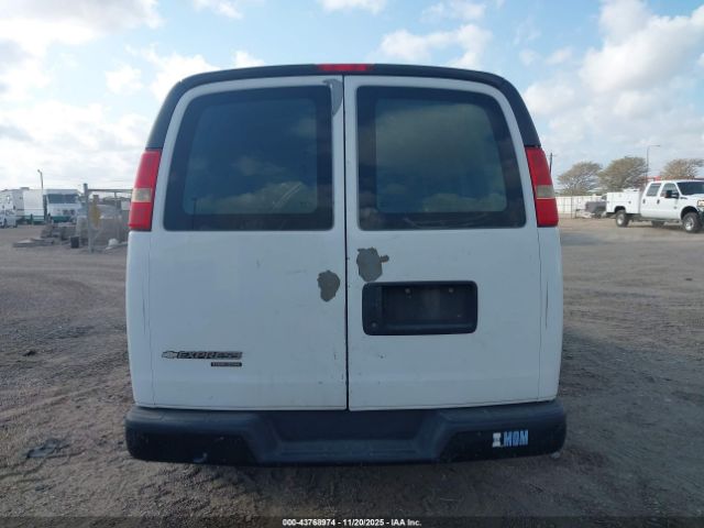 Chevrolet Express Work Van Image 11
