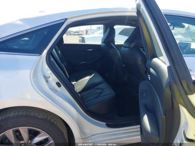 Toyota Avalon Xle Image 6