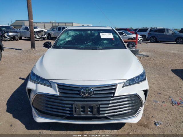 Toyota Avalon Xle Image 16