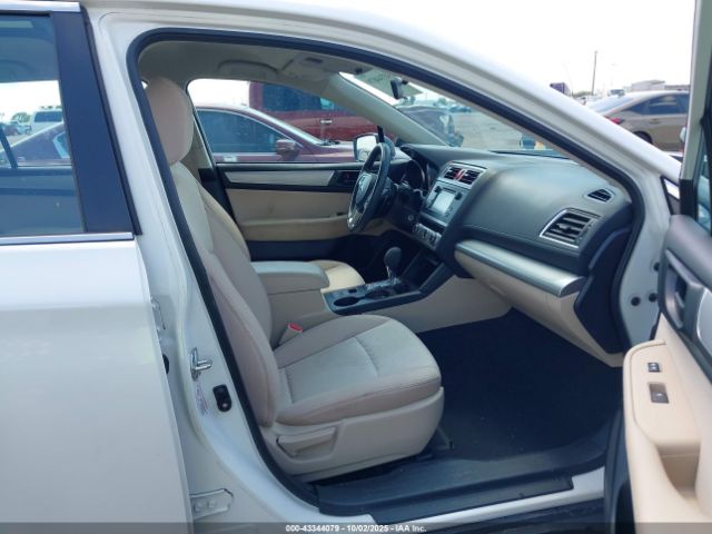 Subaru Outback 2.5i Image 5