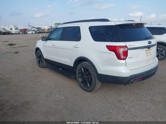 Ford Explorer Xlt Image 4