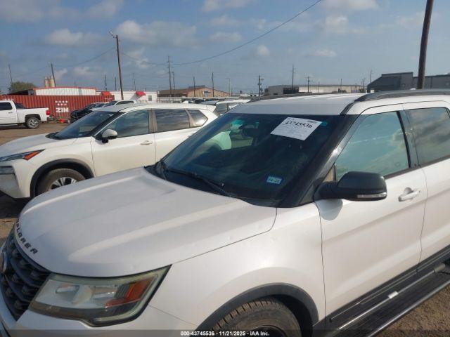 Ford Explorer Xlt Image 3