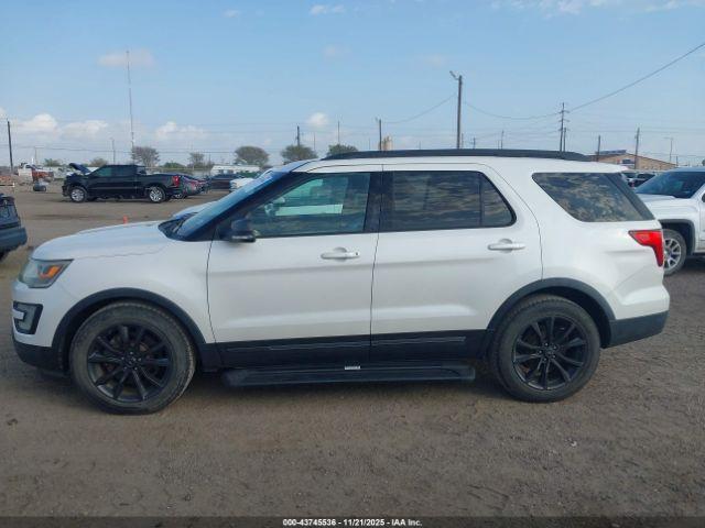 Ford Explorer Xlt Image 16